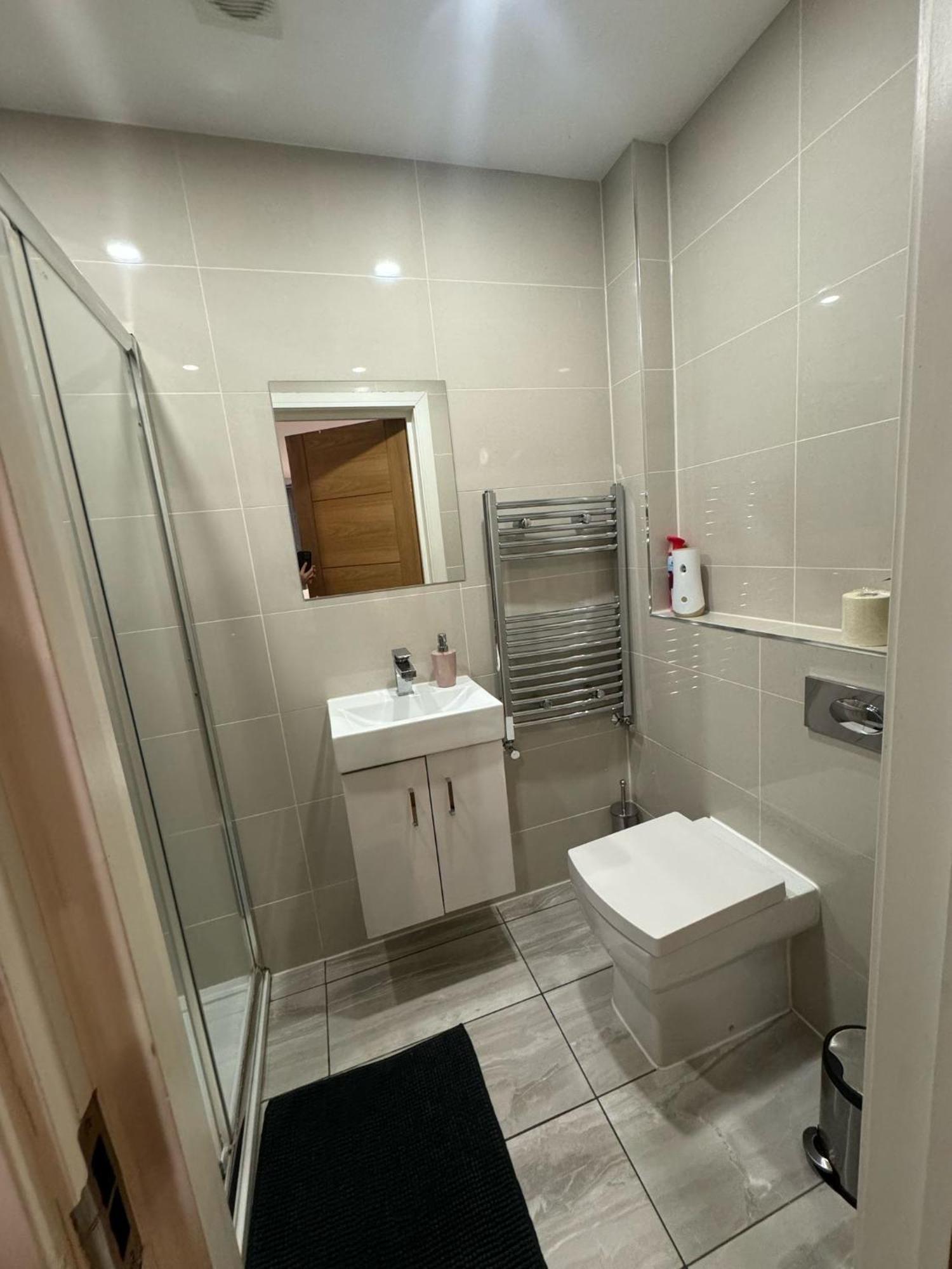 King Azim Court Apartment London Exterior photo