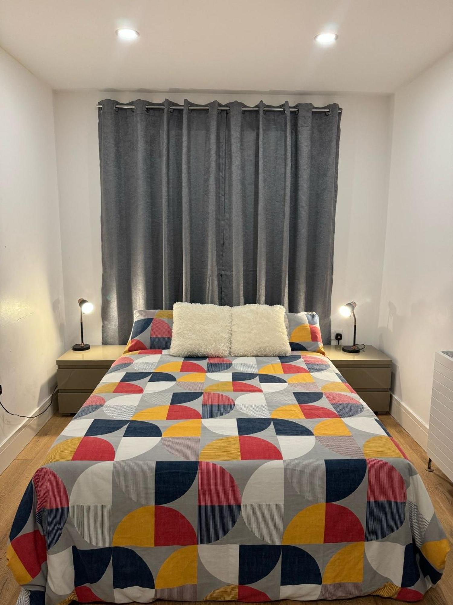 King Azim Court Apartment London Exterior photo
